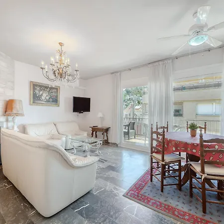 By Roses With Mountain Views Appartement