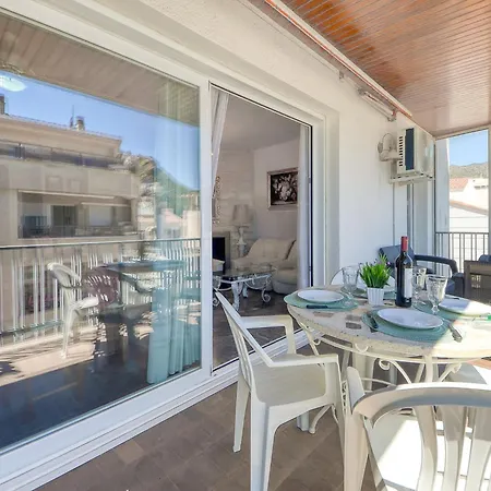 Appartement By Roses With Mountain Views