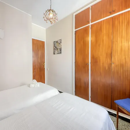 By Roses With Mountain Views Appartement