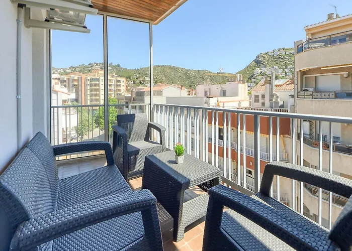 Appartement By Roses With Mountain Views Montjoi
